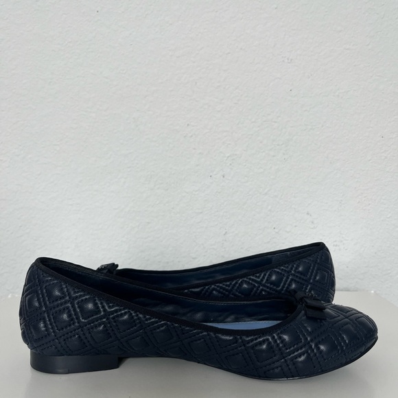 TORY BURCH•NAVY BLUE•QUILTED STYLE LEATHER FLATS•SIZE 8.5 M - Picture 8 of 12